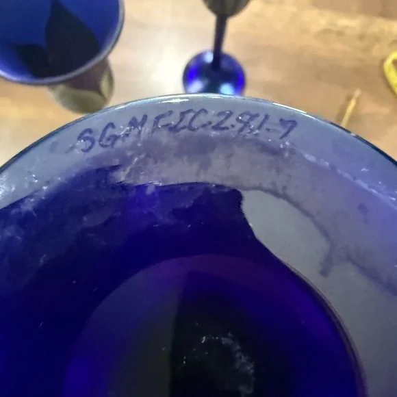 Vintage Artisan Blown Carnival Glass Champagne Flutes - Picture 12 of 16